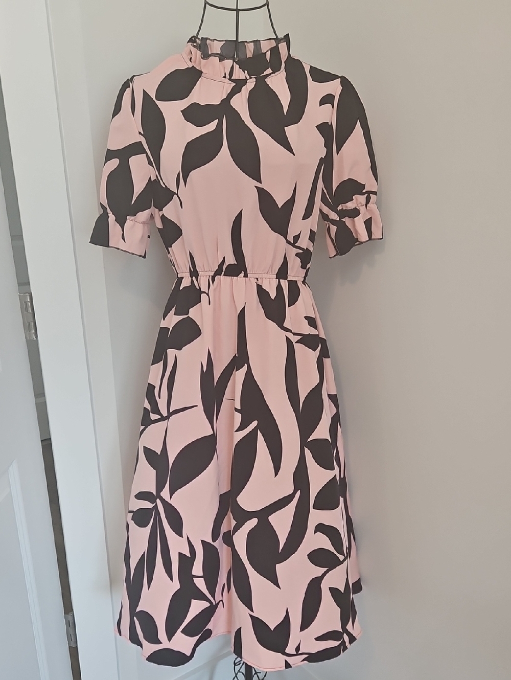 Women's Pink & Black Leaf-Print Midi Dress